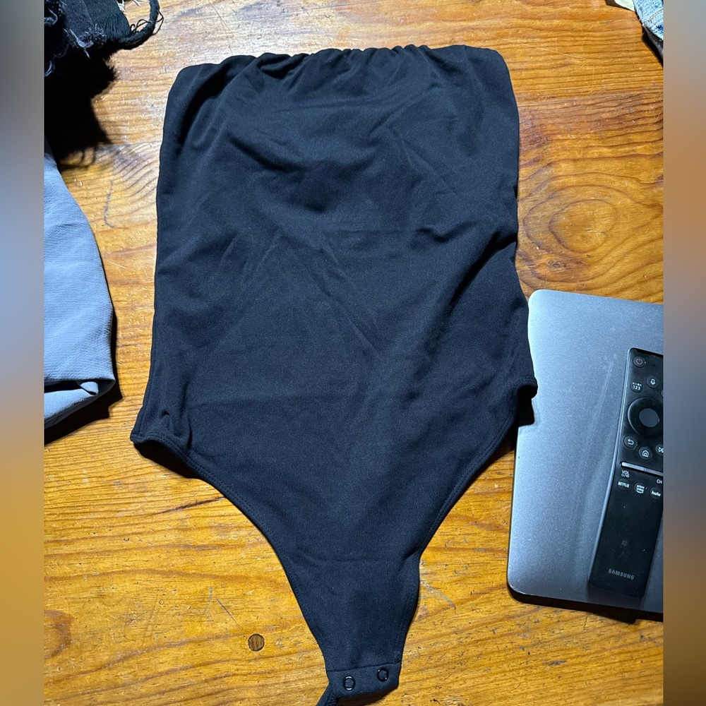 aritzia babaton tube top bodysuit black